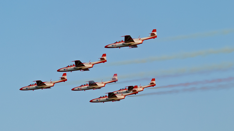 099_Radom_Air Show_Bialo-Czerwone Iskry na TS-11 Iskra.jpg